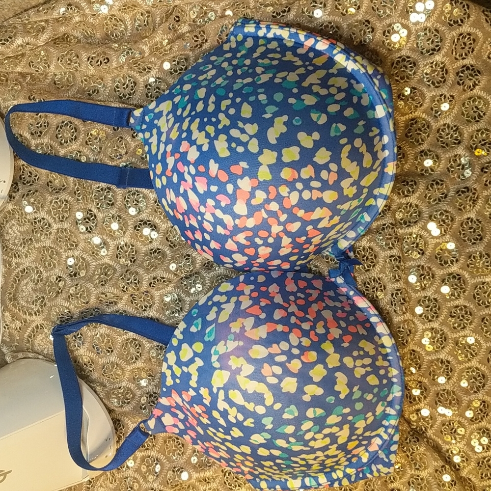 Beautiful NWOT Victoria's Secret Push-up bra size 36DD
